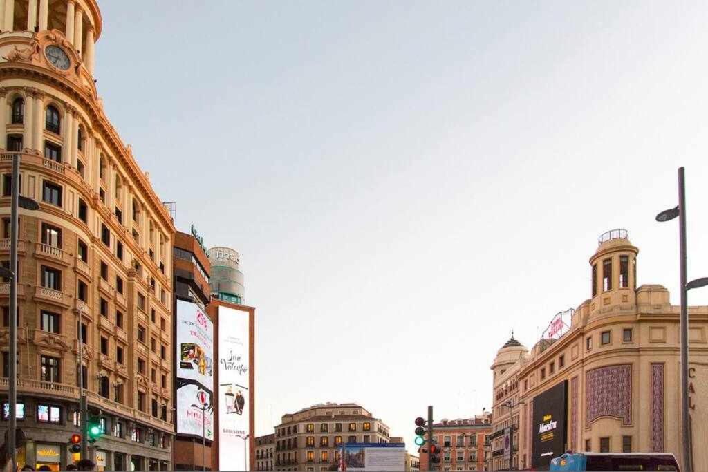 Apartamento En Plaza Callao Madrid Exteriör bild